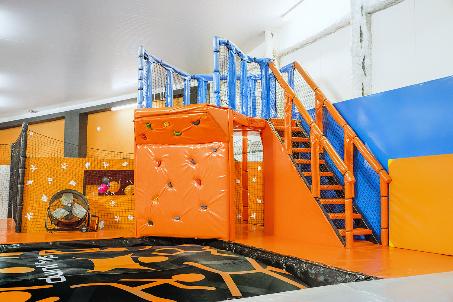 Kletterwand mit Luftkissen